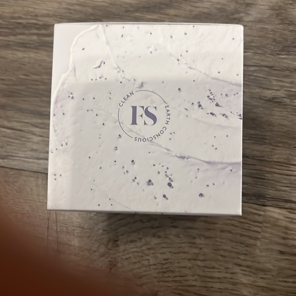 Face - Picture 2 of 2